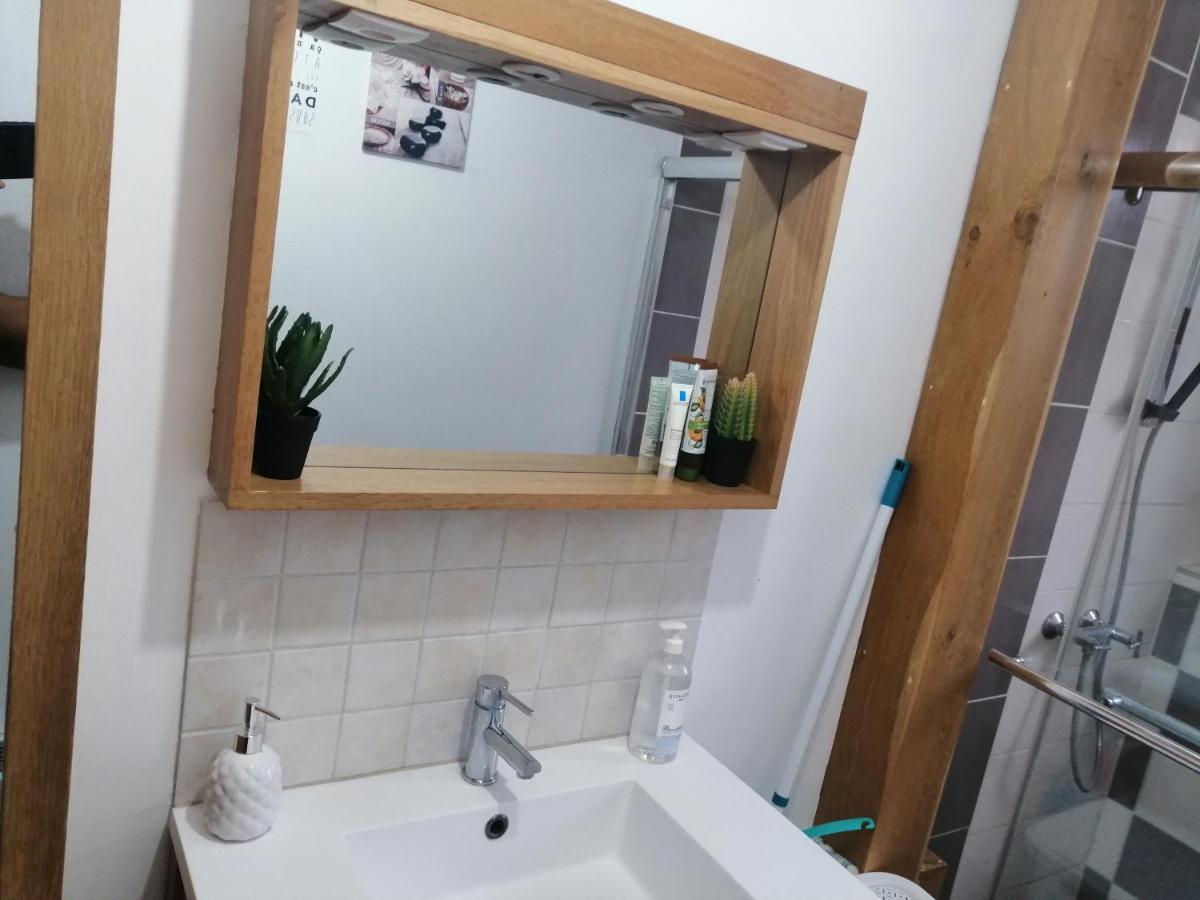 Chambre Dans Appartement A نيورْ المظهر الخارجي الصورة