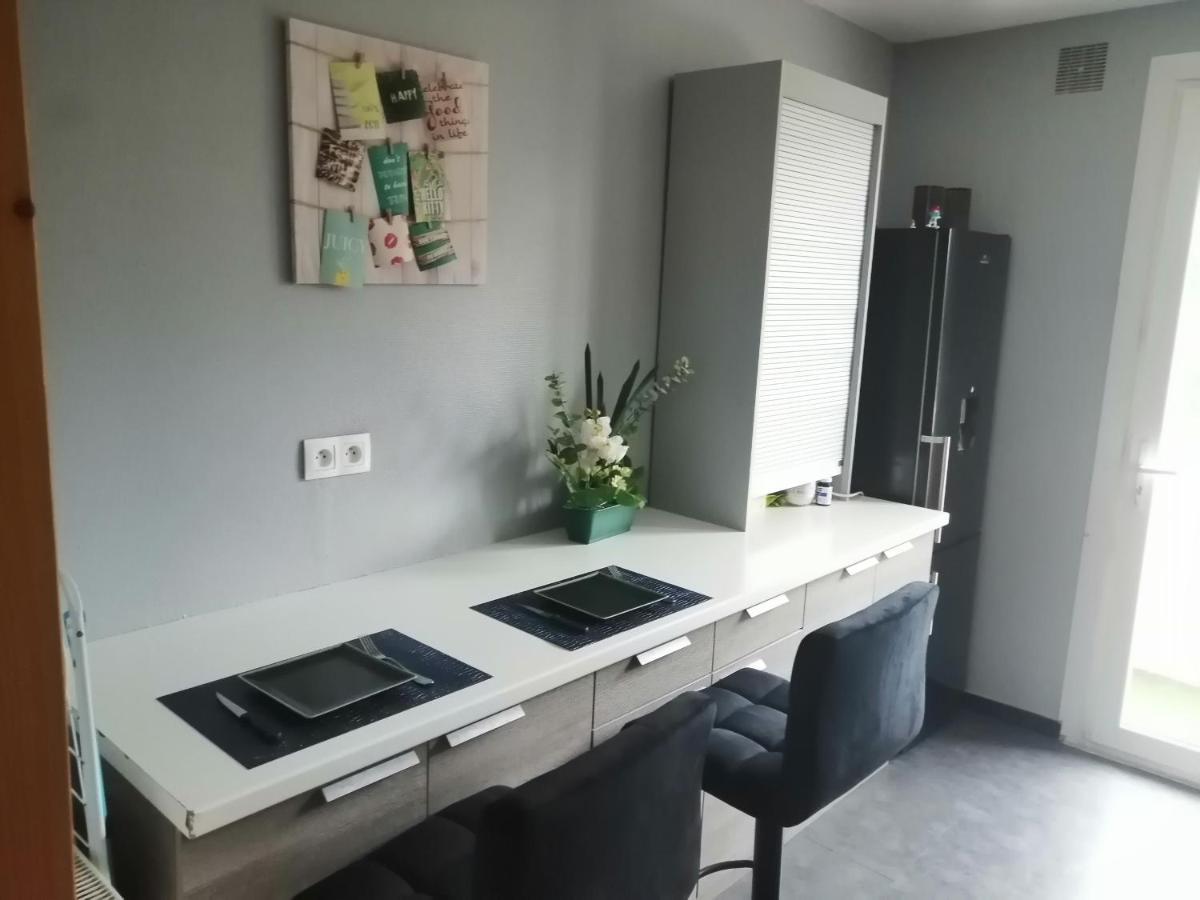 Chambre Dans Appartement A نيورْ المظهر الخارجي الصورة