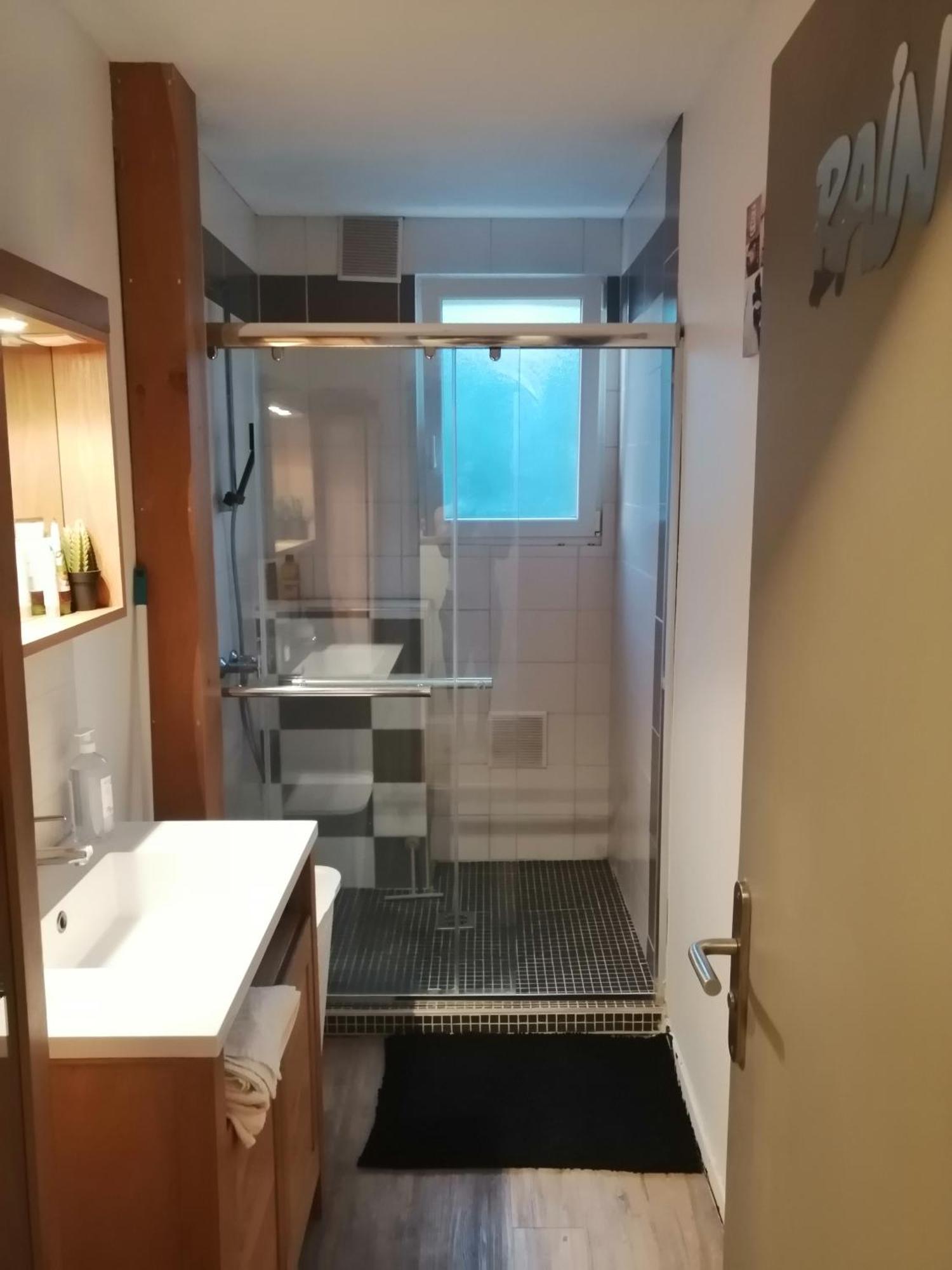 Chambre Dans Appartement A نيورْ المظهر الخارجي الصورة