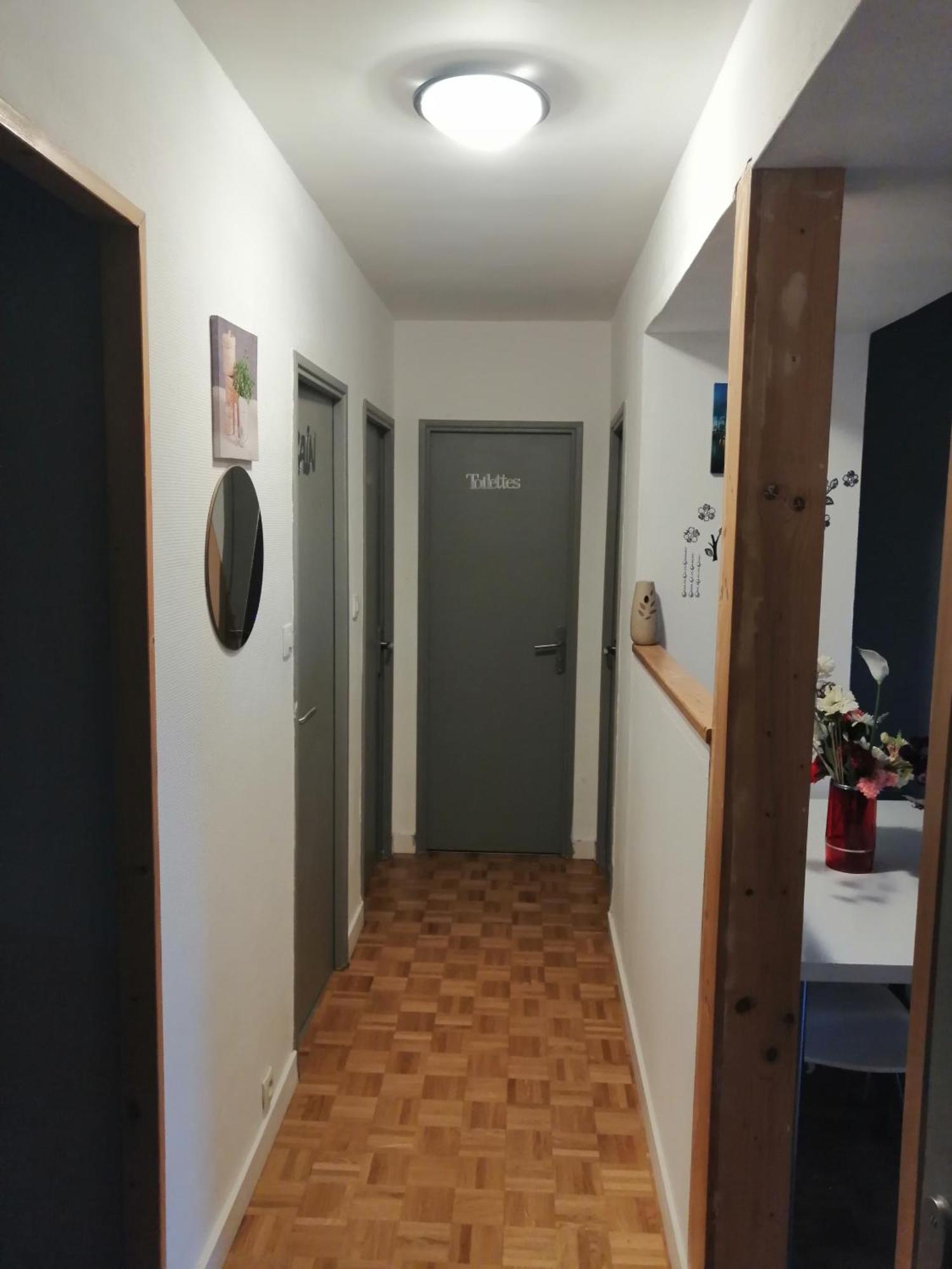 Chambre Dans Appartement A نيورْ المظهر الخارجي الصورة