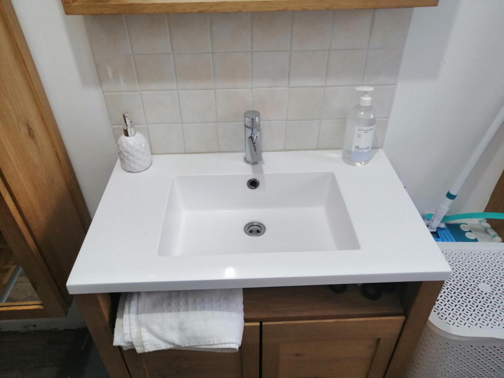 Chambre Dans Appartement A نيورْ المظهر الخارجي الصورة